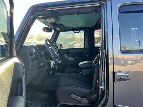 Used 2018 Jeep Wrangler Unlimited Sport S image 21
