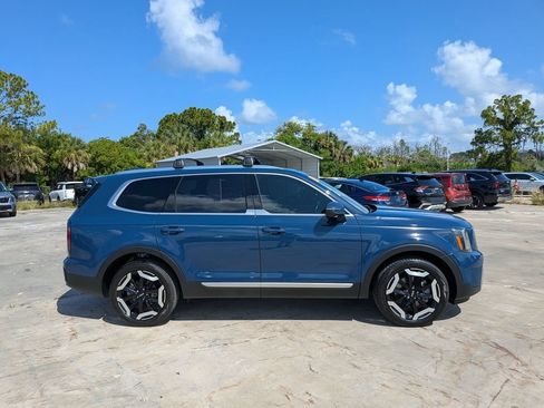 Used 2024 Kia Telluride EX w/ EX Captain's Chair Package AWD/4WD image 9