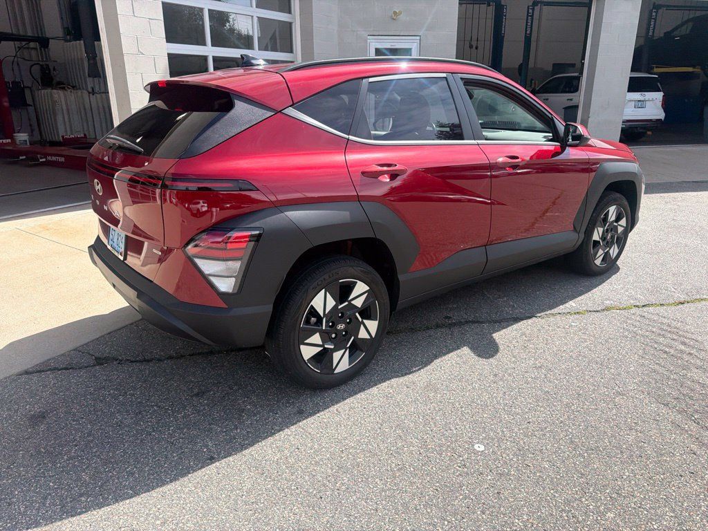 Used 2024 Hyundai Kona SEL AWD/4WD image 2