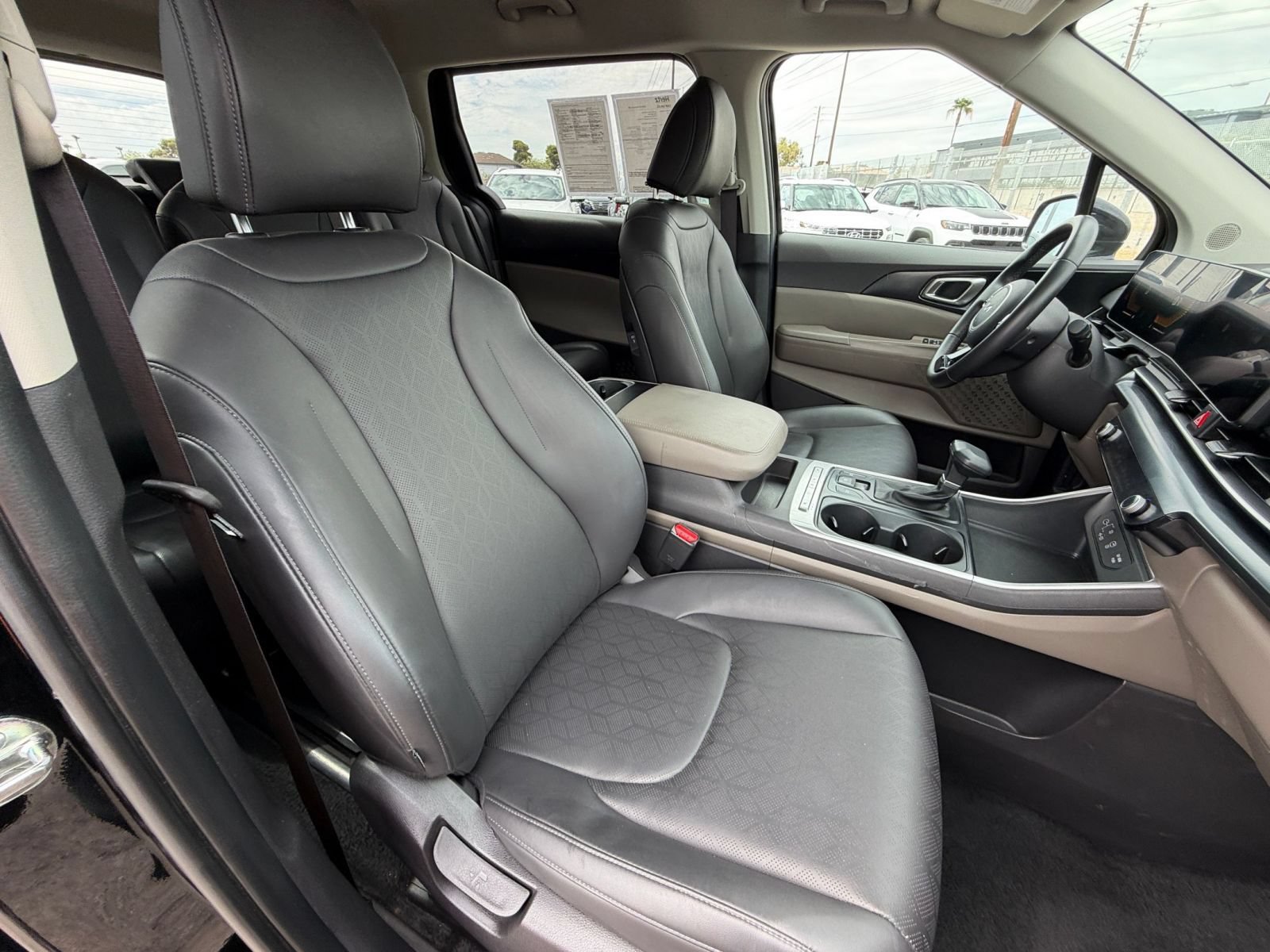 Used 2026 Kia Carnival FWD image 37