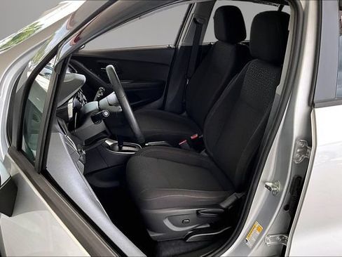 Used 2020 Chevrolet Trax LS w/ Tint and Cruise Package AWD/4WD image 18