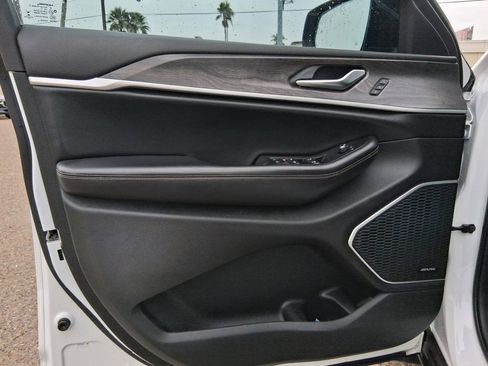 Used 2021 Jeep Grand Cherokee L Limited w/ Luxury Tech Group II image 9