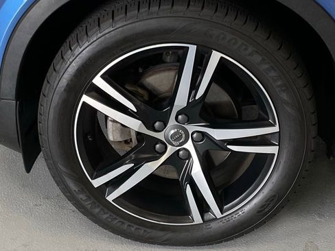 Used 2021 Volvo XC40 T5 R-Design w/ Advanced Package image 9