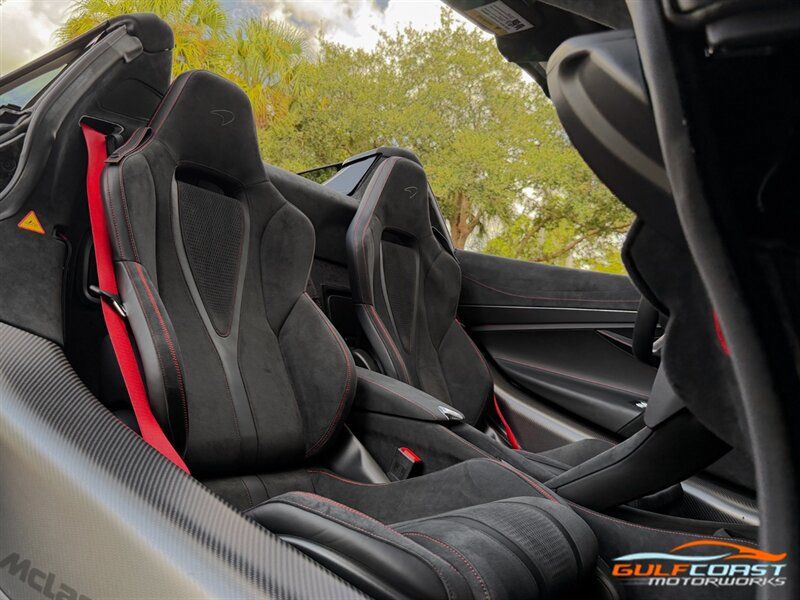 Used 2024 McLaren 750S Spider RWD image 29