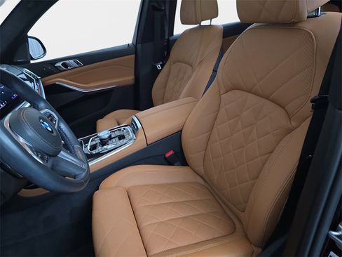 Used 2024 BMW X7 xDrive40i w/ Executive Package image 19