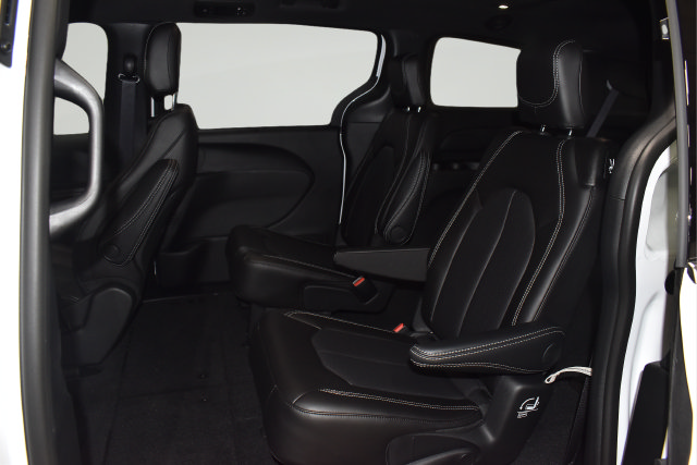 New 2027 Chrysler Pacifica Select FWD image 20