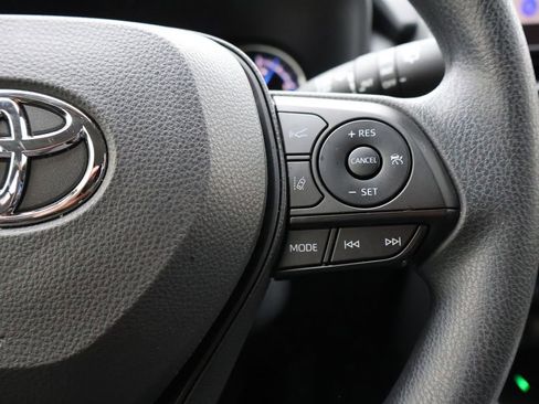 Used 2025 Toyota RAV4 XLE image 38