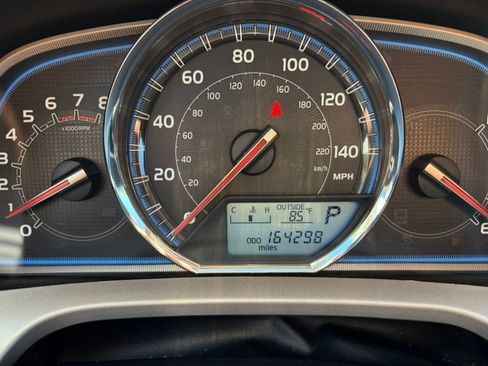 Used 2013 Toyota RAV4 Limited AWD/4WD image 37