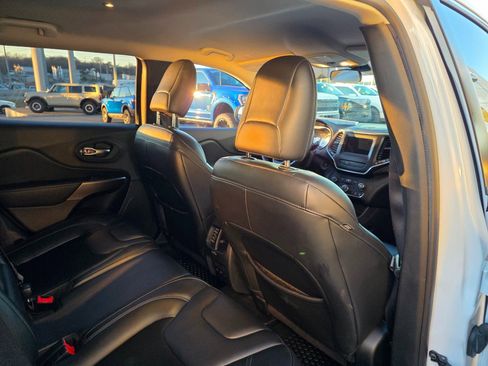 Used 2020 Jeep Cherokee Latitude Plus w/ Cold Weather Group image 13