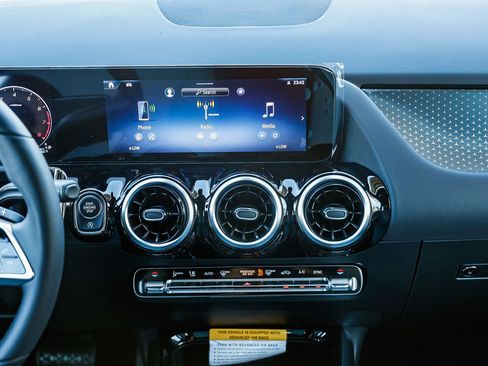 New 2026 Mercedes-Benz GLA 250 4MATIC image 11