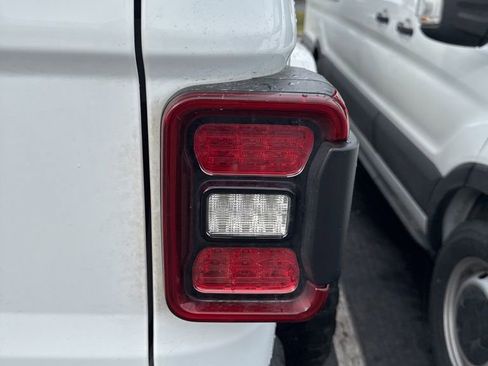 Used 2020 Jeep Gladiator Rubicon image 27