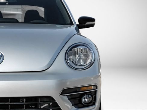 Used 2014 Volkswagen Beetle R-Line FWD image 37