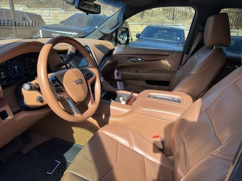 Used 2017 Cadillac Escalade ESV Platinum image 9