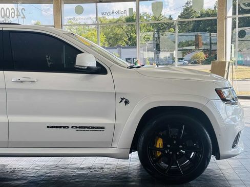Used 2018 Jeep Grand Cherokee Trackhawk AWD/4WD image 5