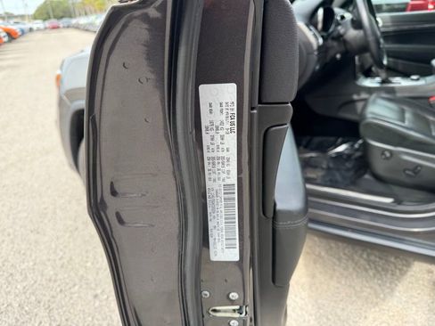 Used 2019 Jeep Grand Cherokee Limited w/ Luxury Group II image 14