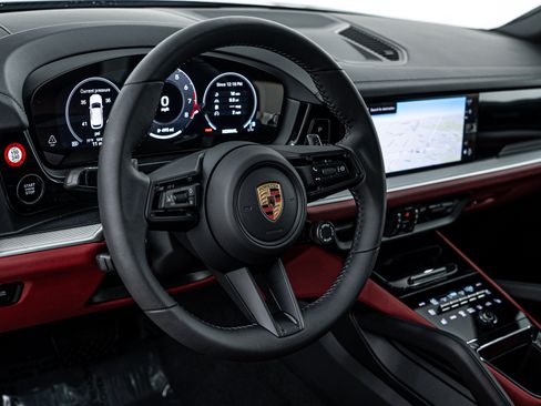 Certified 2025 Porsche Cayenne image 14