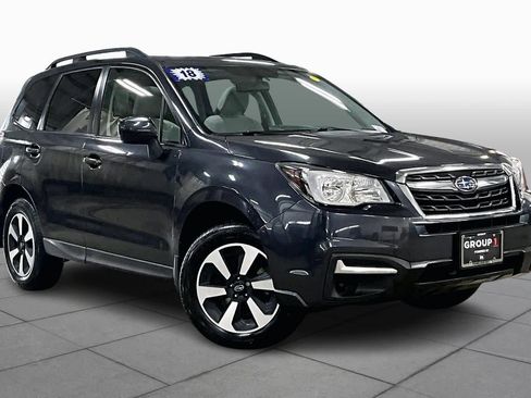 Used 2018 Subaru Forester 2.5i Premium w/ All-Weather Package image 3