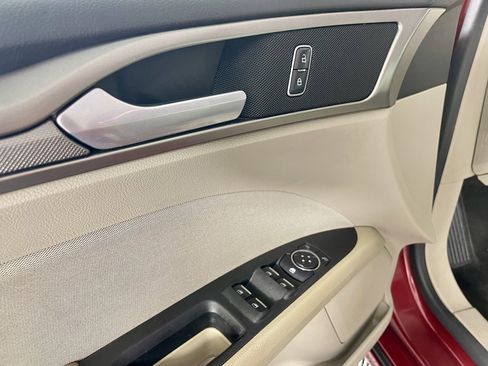 Used 2018 Ford Fusion SE w/ Fusion SE Technology Package image 15