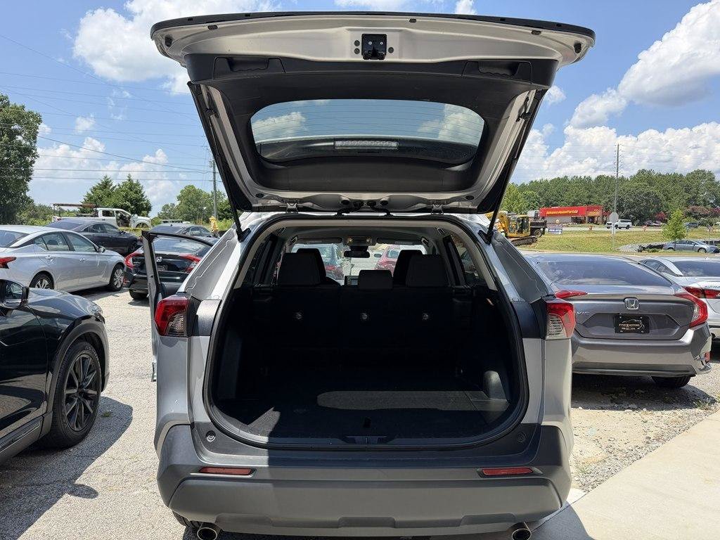 Used 2019 Toyota RAV4 LE FWD image 9