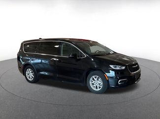 Used 2024 Chrysler Pacifica Touring-L video 2