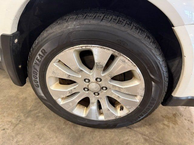 Used 2009 Subaru Outback 2.5i Limited AWD/4WD image 4