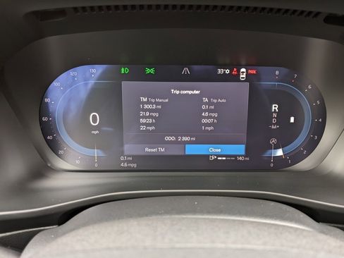 Certified 2025 Volvo XC40 B5 Ultra w/ Climate Package image 15