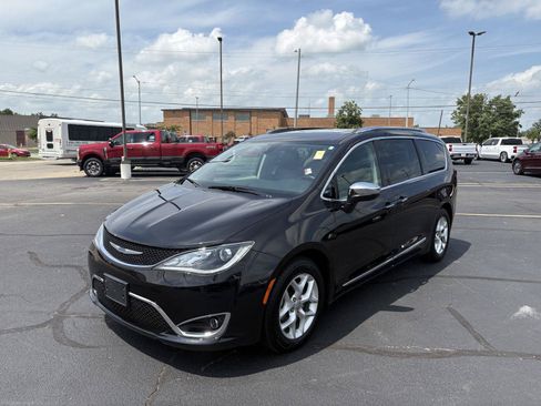 Used 2019 Chrysler Pacifica Limited FWD image 22