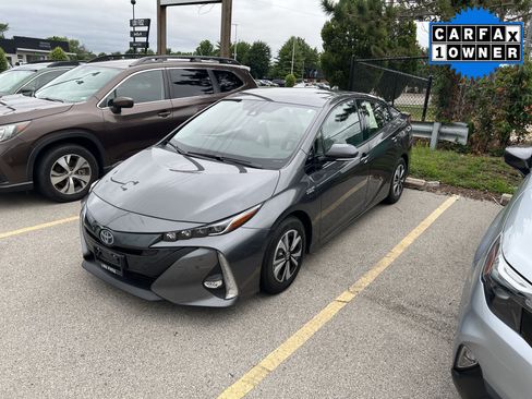 Used 2017 Toyota Prius Prime Advanced w/ Carpet Mat Package FWD image 2
