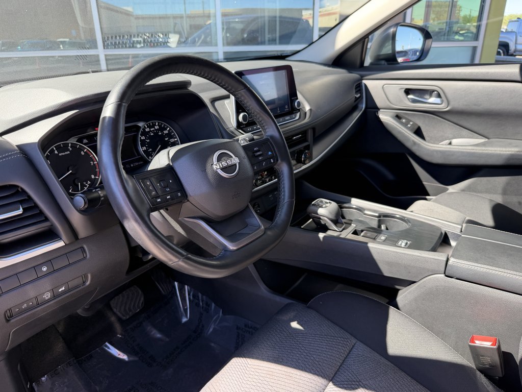Used 2025 Nissan Rogue SV FWD image 32