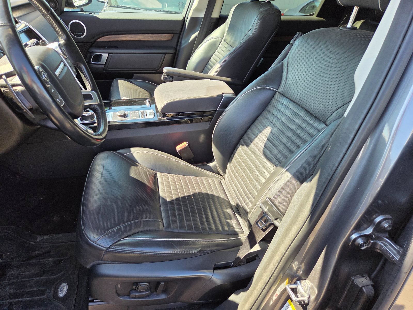 Used 2017 Land Rover Discovery HSE AWD/4WD image 8