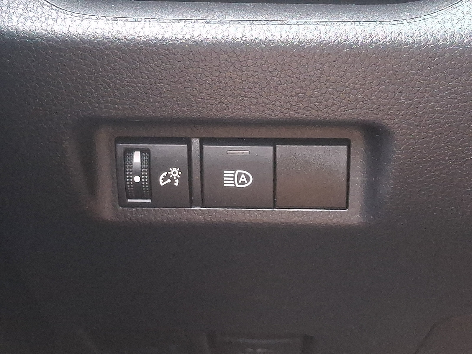 Used 2021 Toyota RAV4 LE AWD/4WD image 24