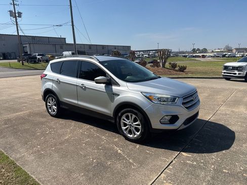 Used 2019 Ford Escape SEL image 12