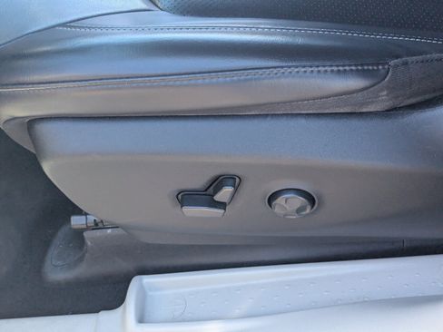 Used 2021 Chrysler Voyager Lxi image 20