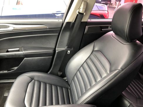 Used 2020 Ford Fusion SEL image 21