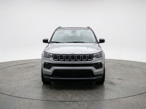 Used 2025 Jeep Compass Limited AWD/4WD image 2