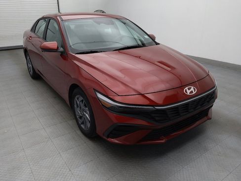 Used 2024 Hyundai Elantra SEL image 13
