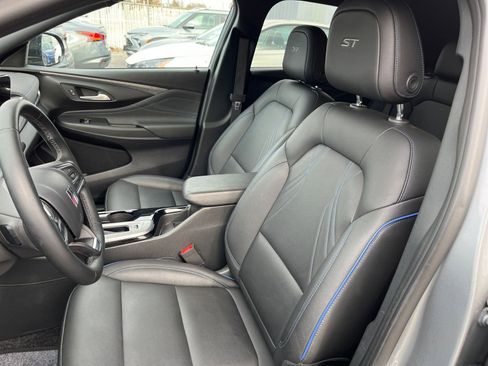 Used 2025 Buick Envista Sport Touring image 25