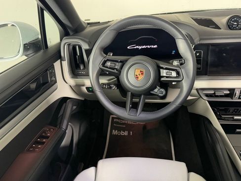 Certified 2025 Porsche Cayenne Coupe image 22