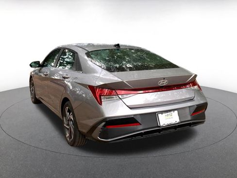 Used 2025 Hyundai Elantra SEL image 5