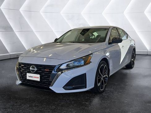 Used 2024 Nissan Altima 2.5 SR image 3