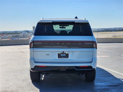 New 2025 Lincoln Navigator Reserve image 6
