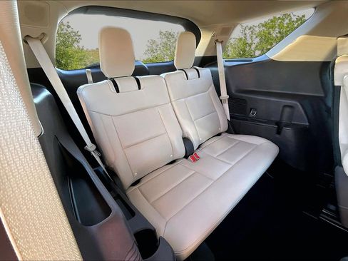 Used 2020 Ford Explorer Platinum w/ Premium Technology Package image 28