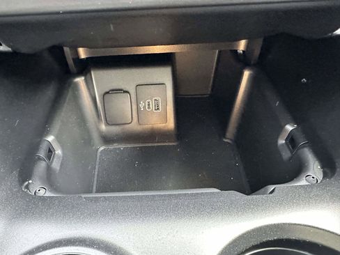 Used 2025 Ford Explorer Active image 25