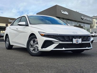 New 2025 Hyundai Elantra SE