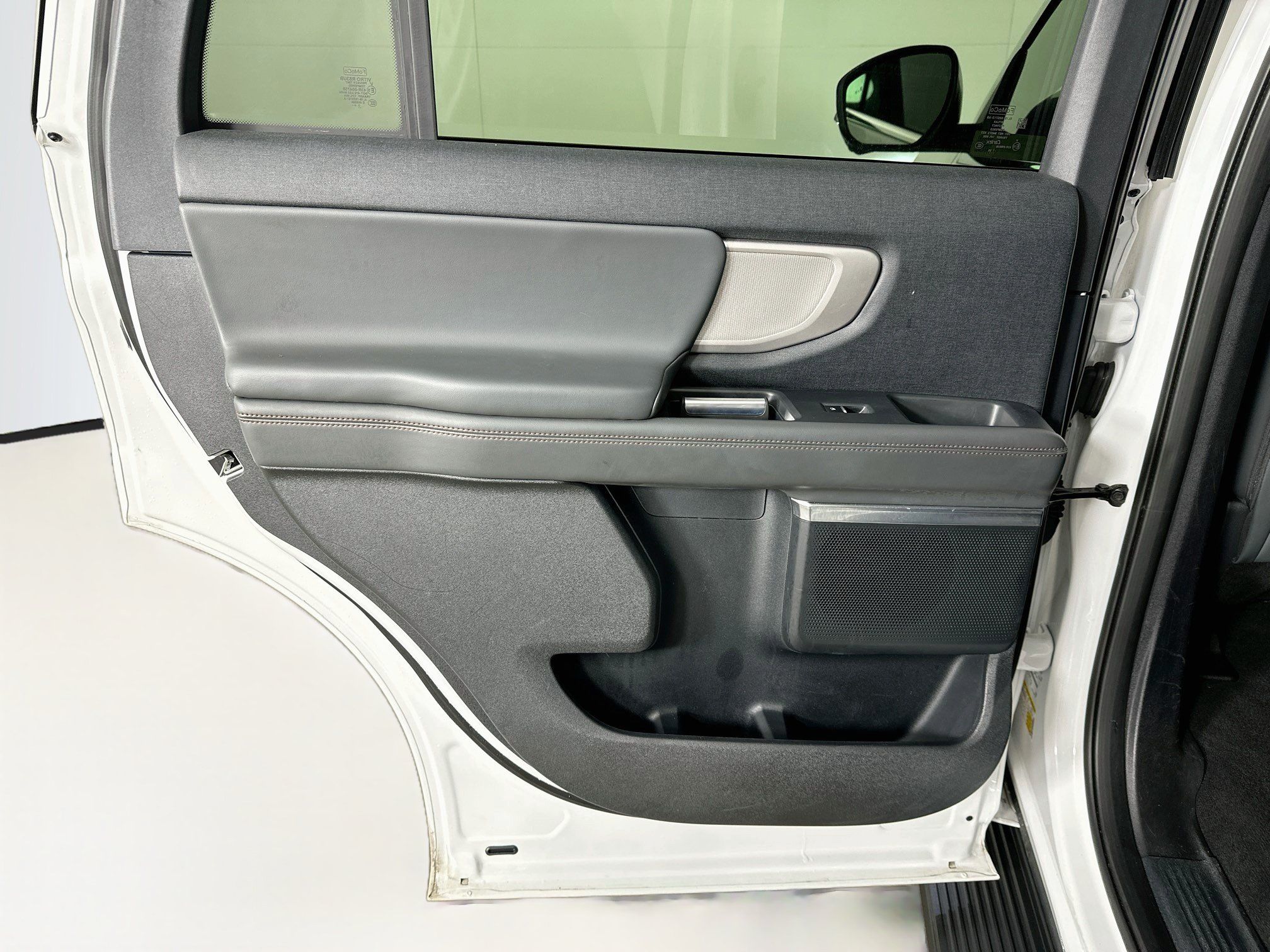 Used 2025 Ford Expedition Active AWD/4WD image 28