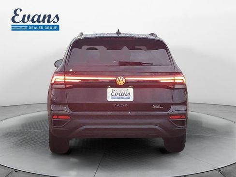 New 2026 Volkswagen Taos SE FWD image 5