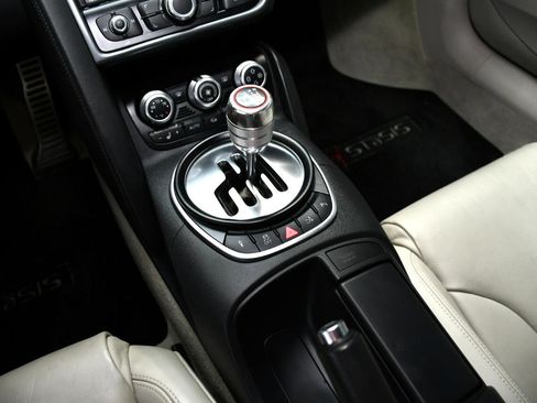 Used 2011 Audi R8 V10 image 42