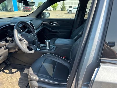 Used 2023 Chevrolet Traverse RS w/ LPO, Floor Liner Package AWD/4WD image 10