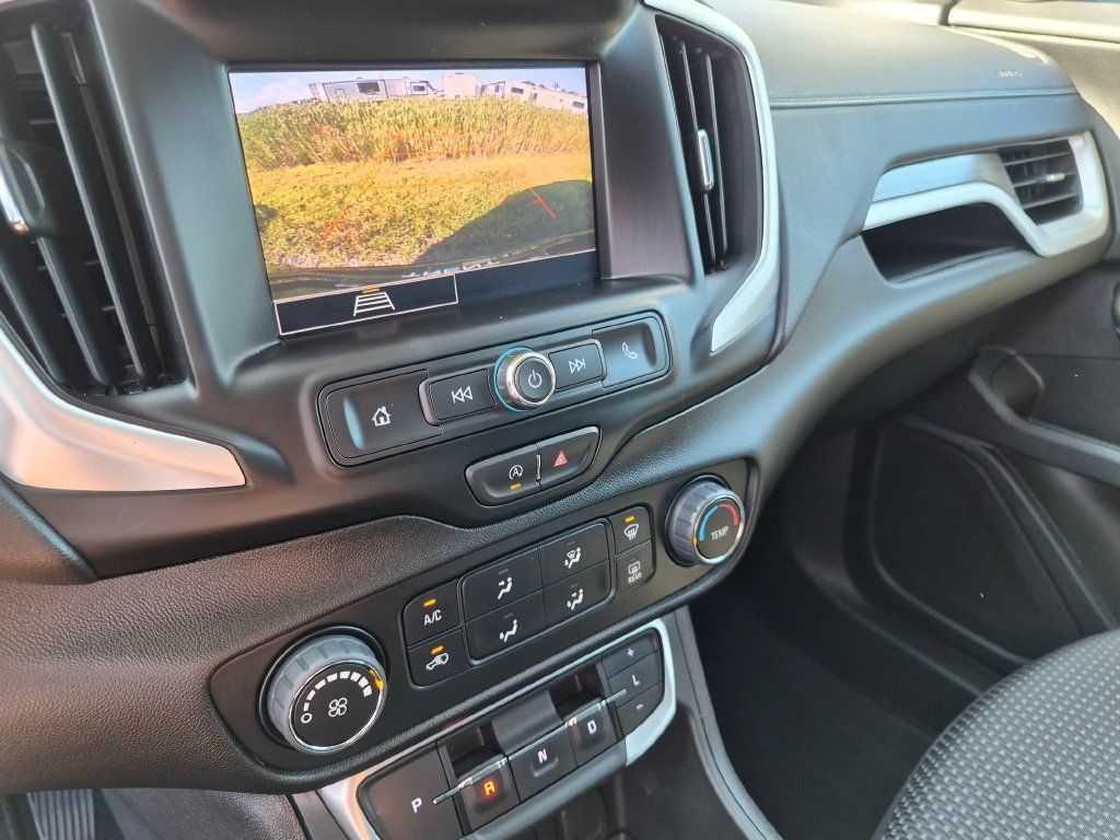 Used 2024 GMC Terrain SLE w/ Elevation Edition FWD image 17