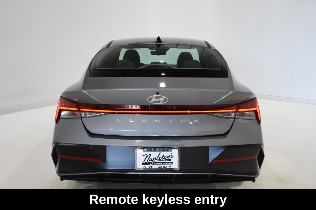 Used 2025 Hyundai Elantra SEL FWD image 7